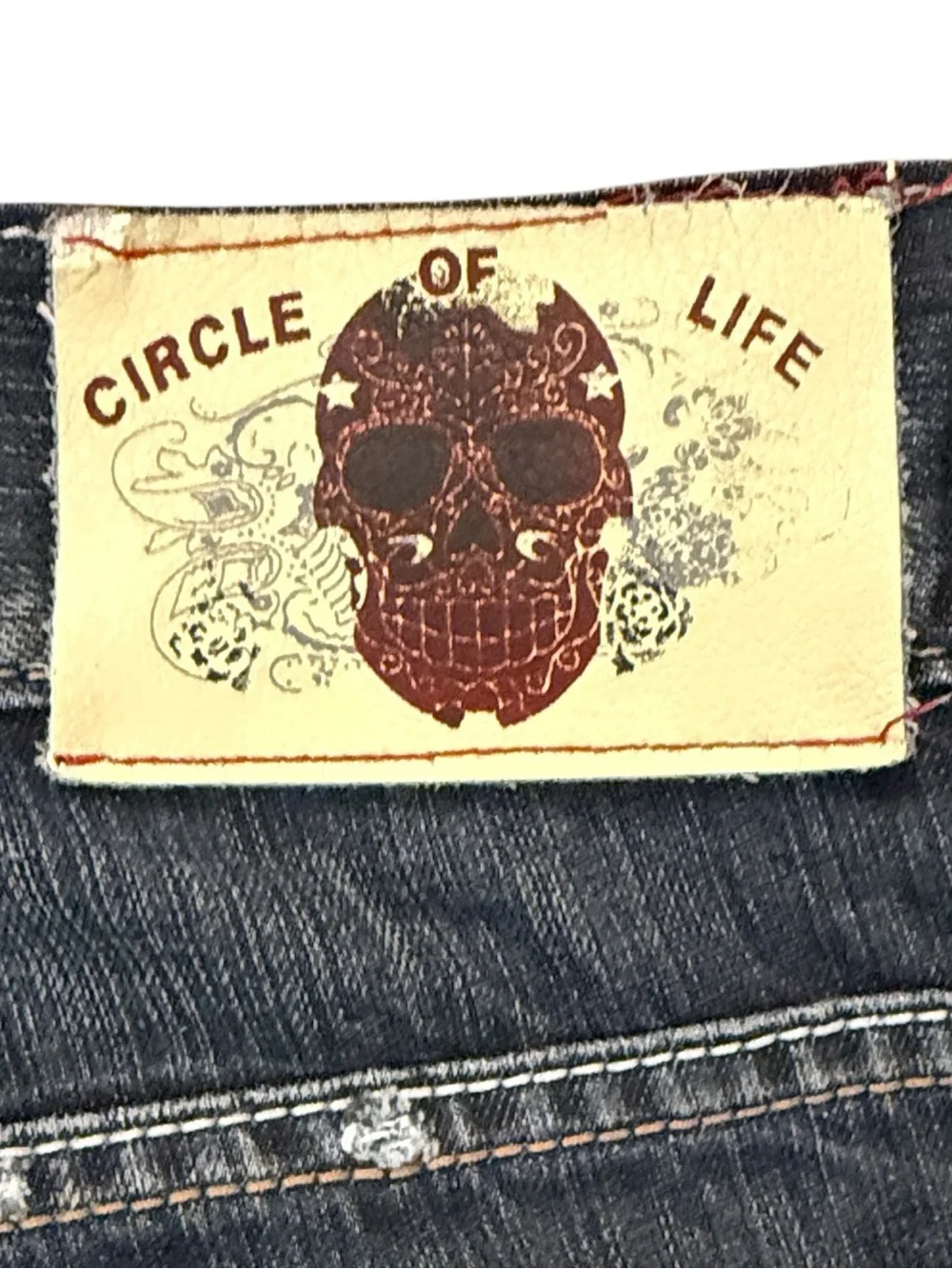 Y2K Circle Of Life Surf Crazy Skull Flap Pocket Jeans 38x31 Distressed Blue